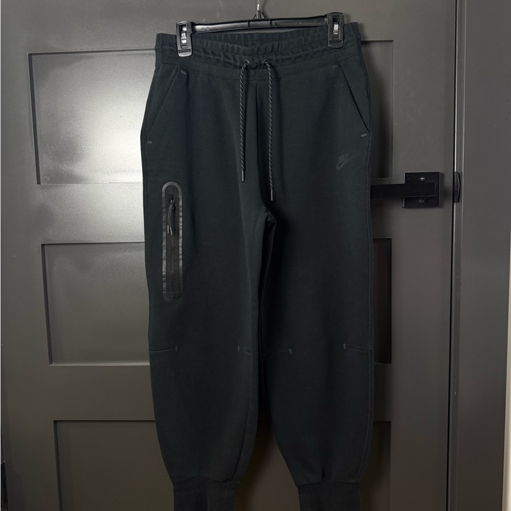Men’s Nike Tech Fleece Black Joggers Pants Size Medium EUC